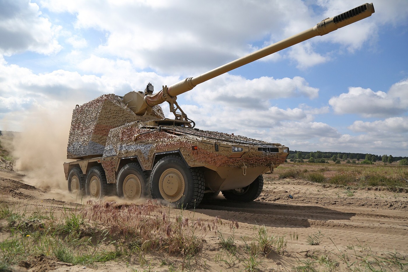 RCH 155: дистанційна башта, колісне шасі та автоматизований вогонь